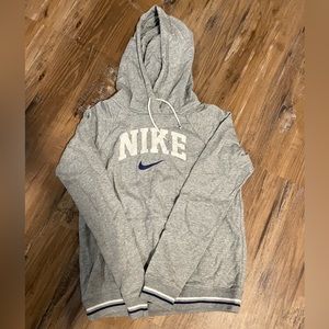 NWOT Nike Women’s XS sweatshirt